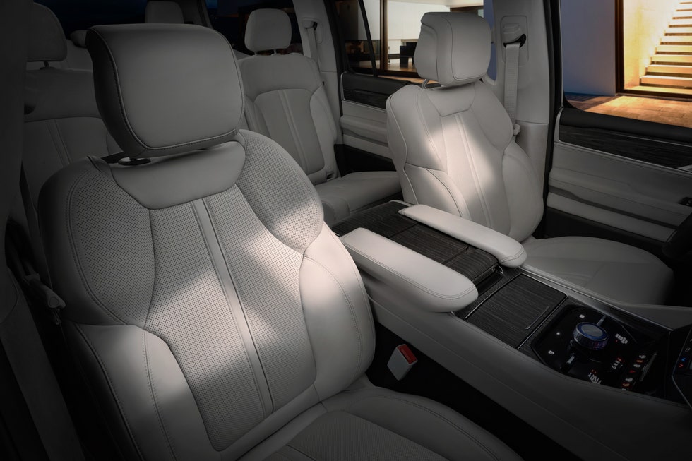 Leather wrapped seating inside the new 2022 Jeep Wagoneer.