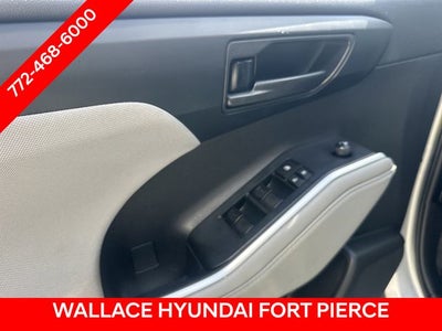 2022 Toyota Highlander Hybrid LE