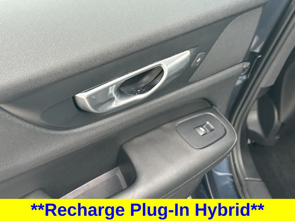 2024 Volvo S60 Recharge Plug-In Hybrid T8 Plus Dark Theme