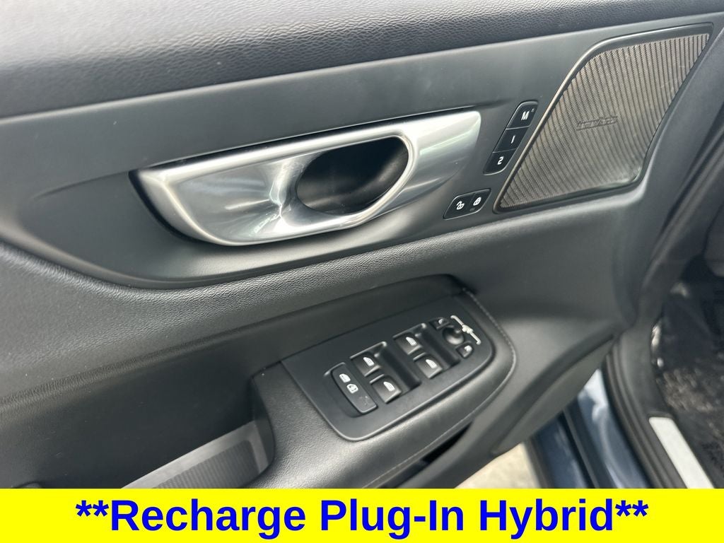 2024 Volvo S60 Recharge Plug-In Hybrid T8 Plus Dark Theme