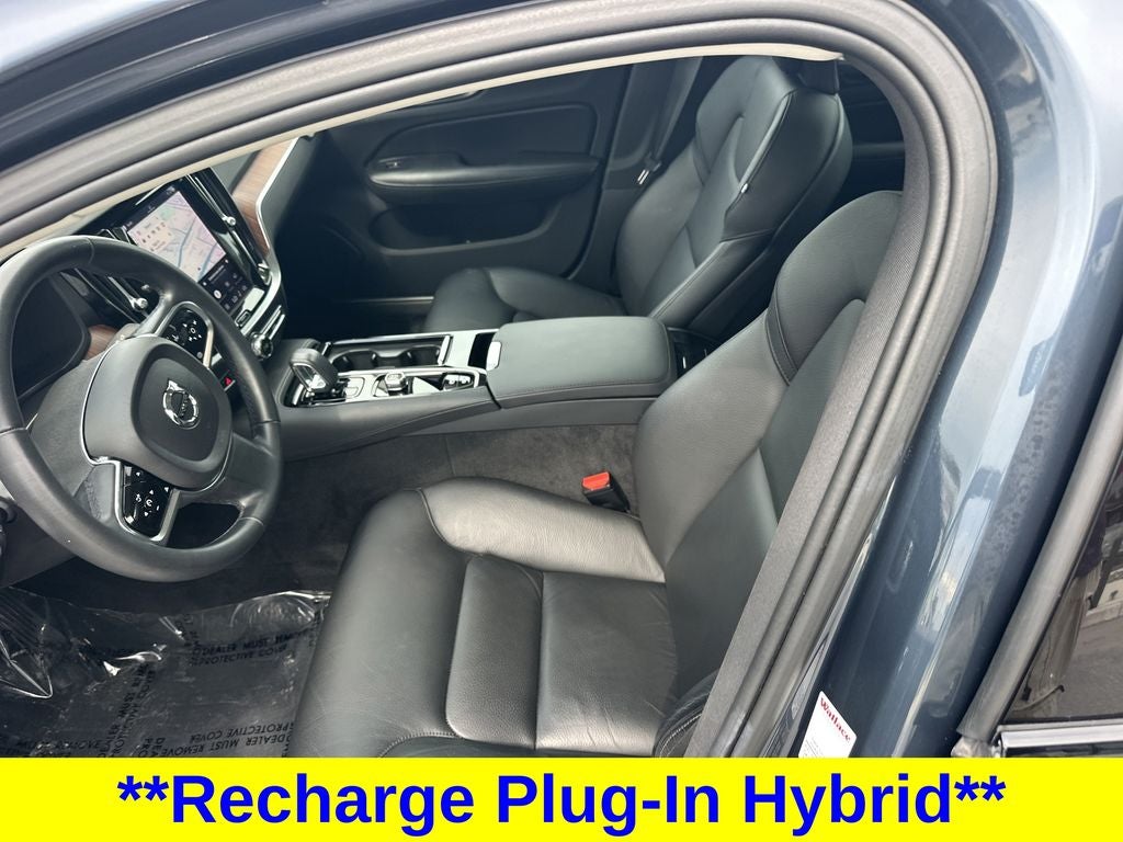 2024 Volvo S60 Recharge Plug-In Hybrid T8 Plus Dark Theme