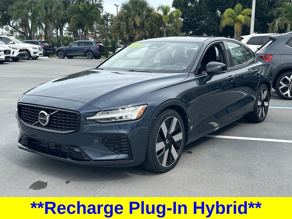 2024 Volvo S60 Recharge Plug-In Hybrid T8 Plus Dark Theme
