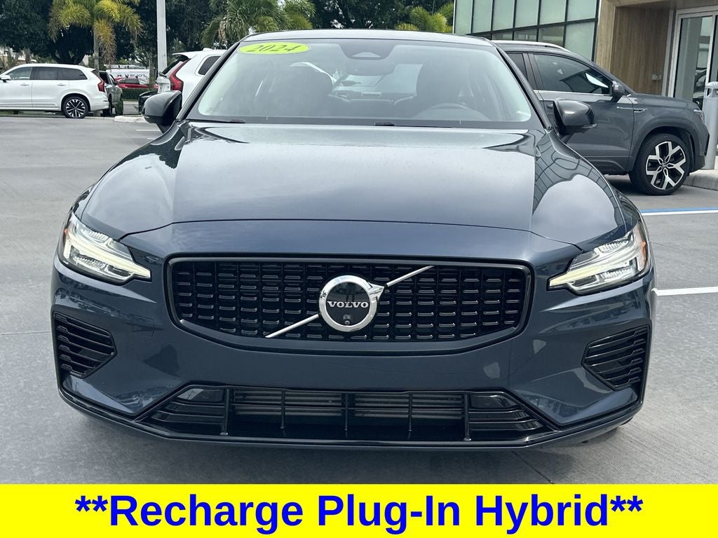 2024 Volvo S60 Recharge Plug-In Hybrid T8 Plus Dark Theme