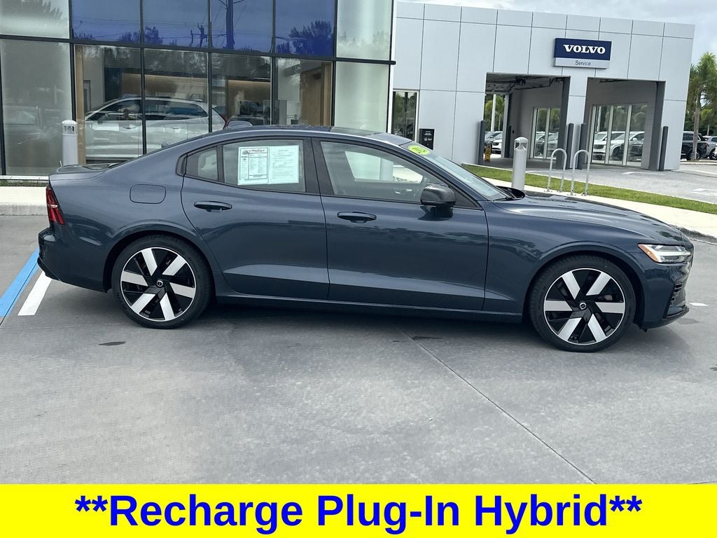 2024 Volvo S60 Recharge Plug-In Hybrid T8 Plus Dark Theme