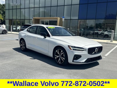 2024 Volvo S60 B5 Core Dark Theme