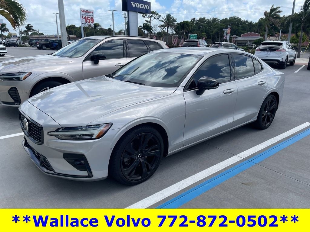 2023 Volvo S60 B5 Plus Dark Theme