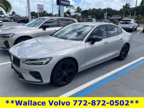 2023 Volvo S60 B5 Plus Dark Theme