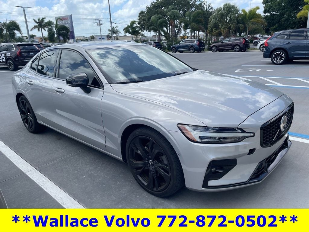 2023 Volvo S60 B5 Plus Dark Theme