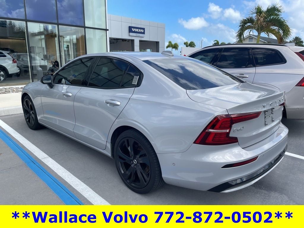 2023 Volvo S60 B5 Plus Dark Theme