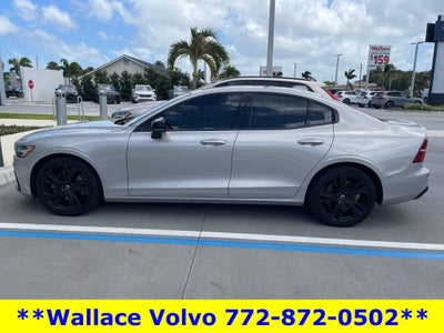 2023 Volvo S60 B5 Plus Dark Theme