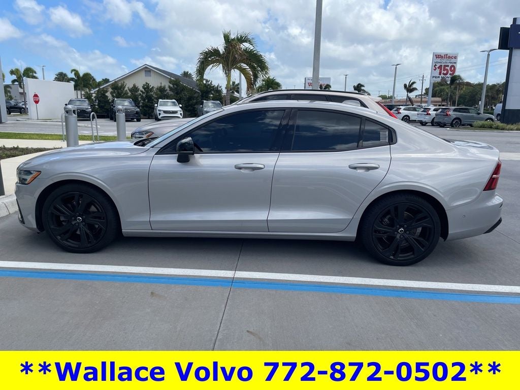 2023 Volvo S60 B5 Plus Dark Theme