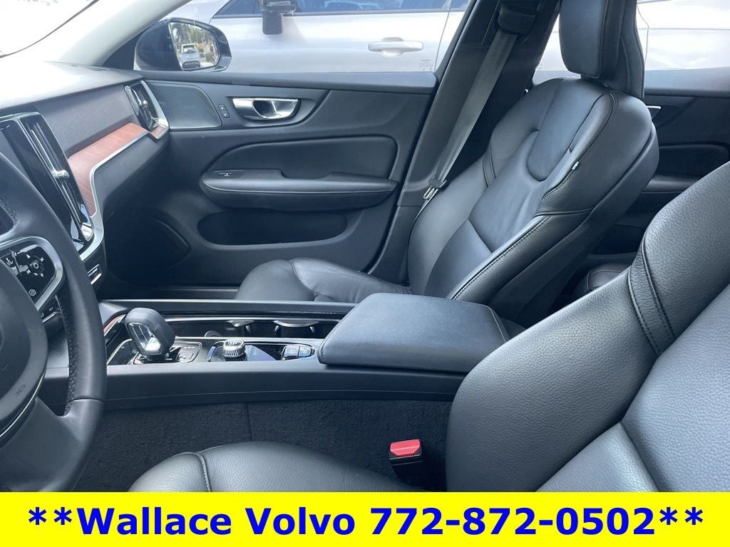 2023 Volvo S60 B5 Plus Dark Theme
