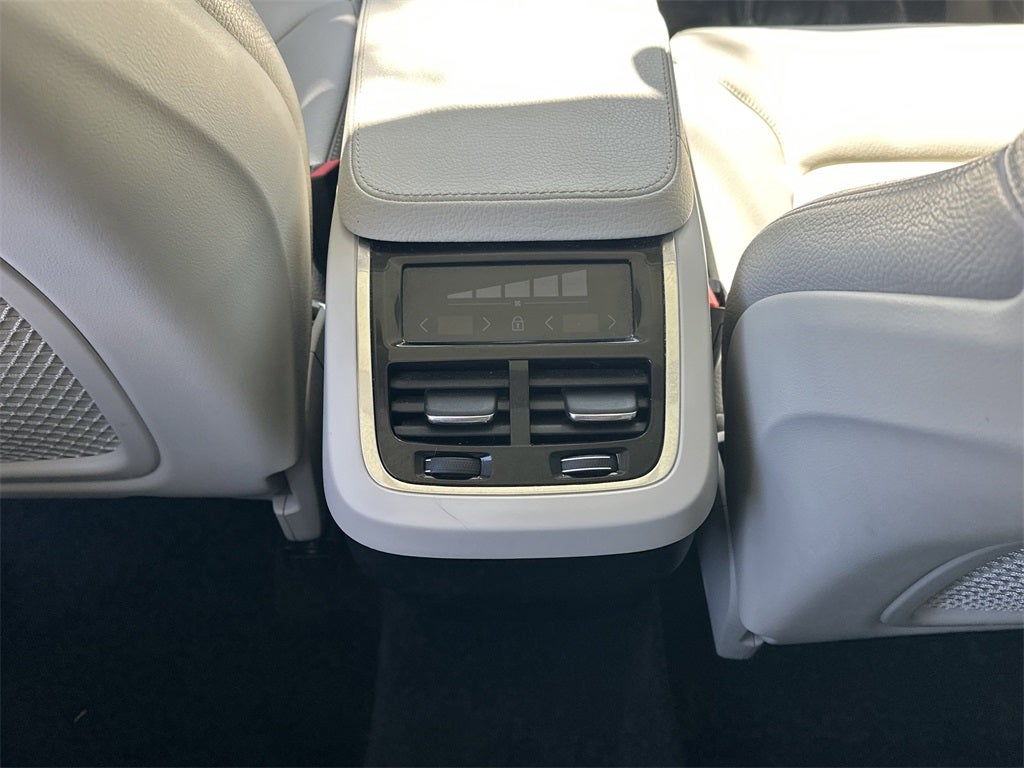 2021 Volvo XC90 T5 Momentum