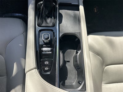 2021 Volvo XC90 T5 Momentum