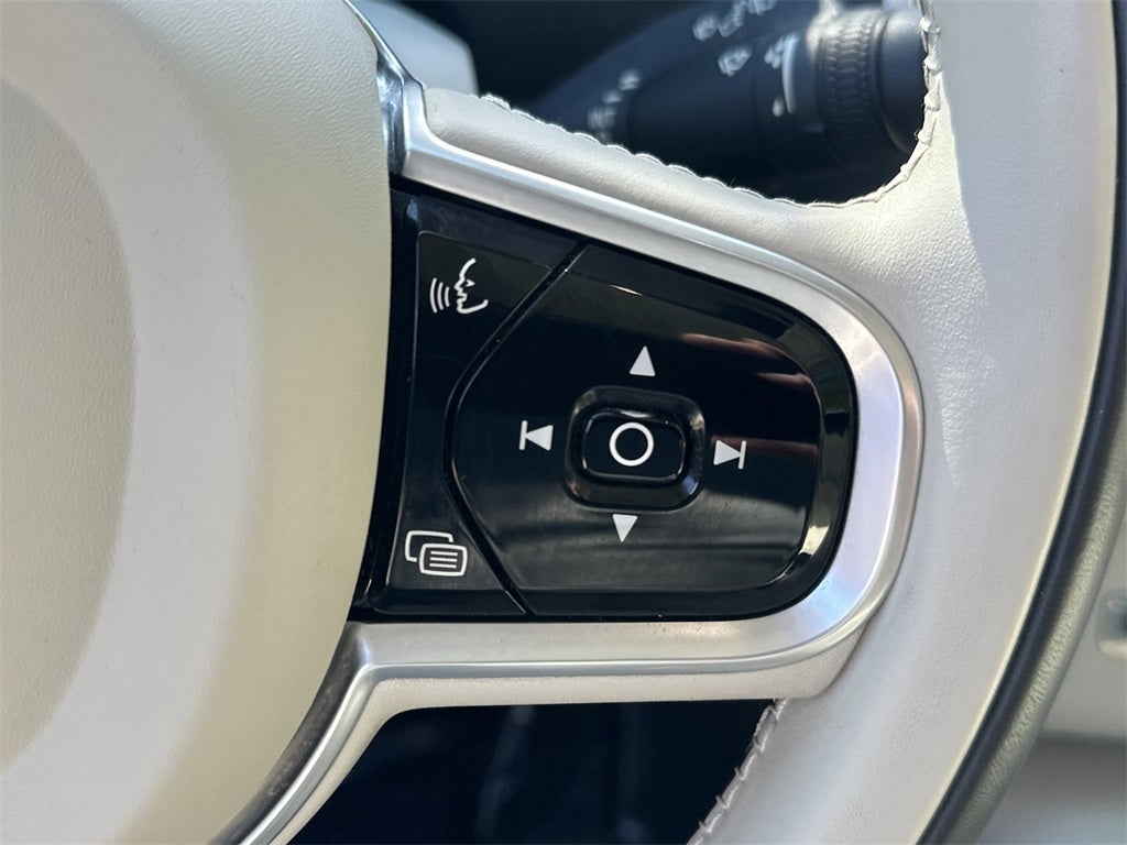 2021 Volvo XC90 T5 Momentum