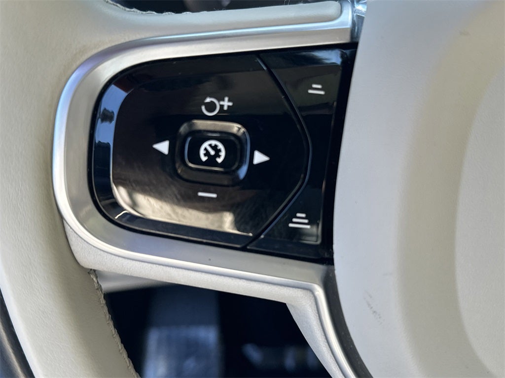 2021 Volvo XC90 T5 Momentum