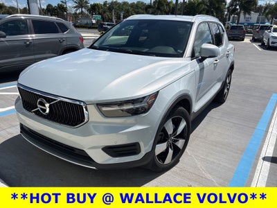 2020 Volvo XC40 Momentum