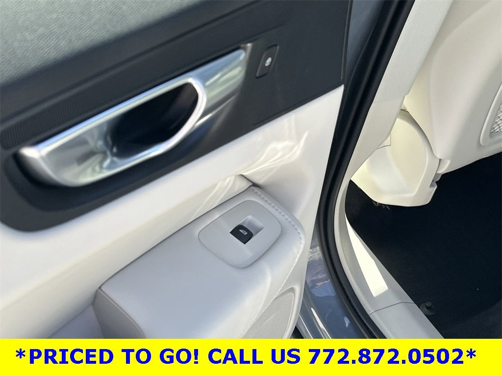 2023 Volvo XC60 B5 Plus Dark Theme