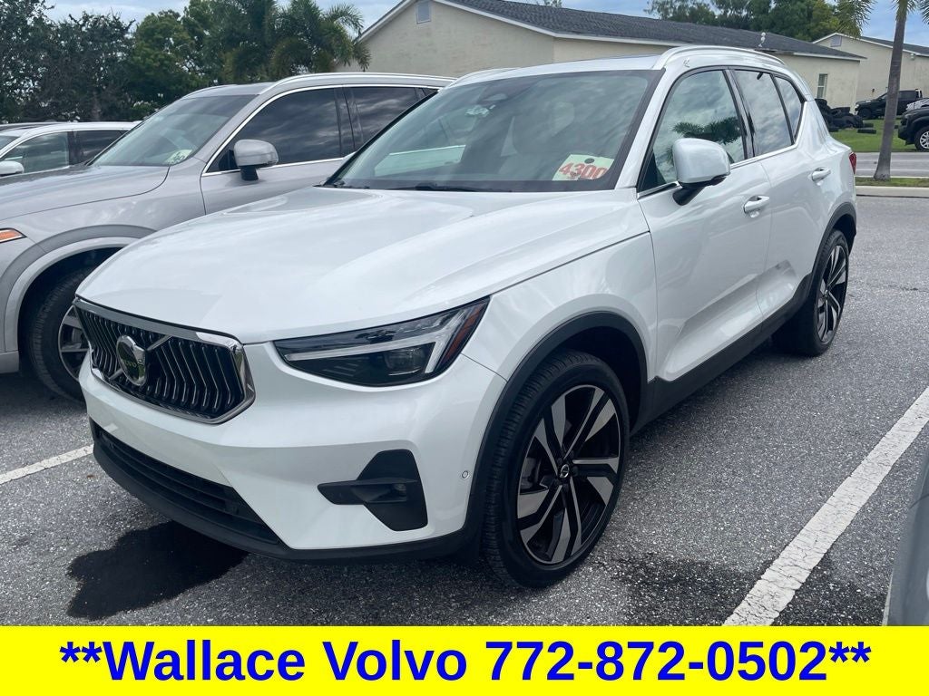 2024 Volvo XC40 B5 Plus Bright Theme