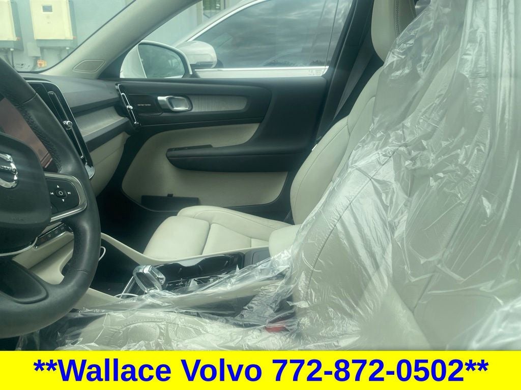 2024 Volvo XC40 B5 Plus Bright Theme