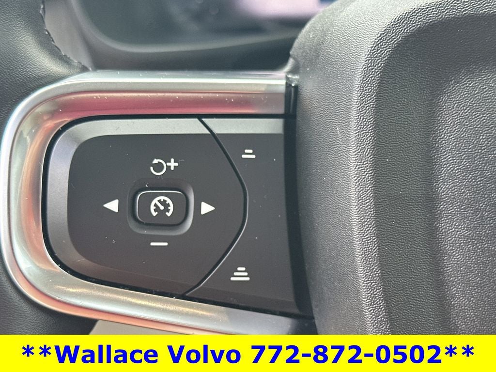 2023 Volvo XC40 B5 Plus Bright Theme