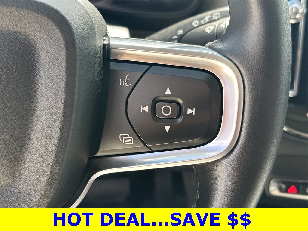 2025 Volvo XC40 B5 Core