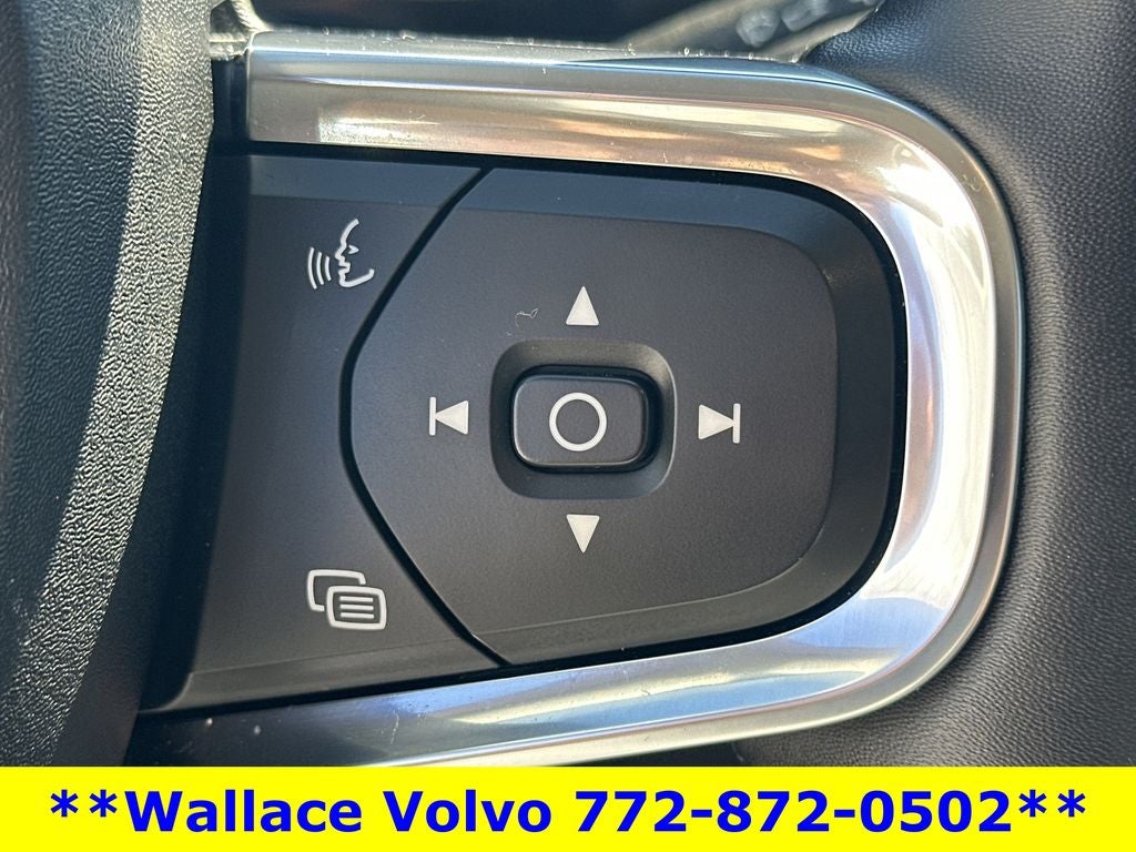 2025 Volvo XC40 B5 Core