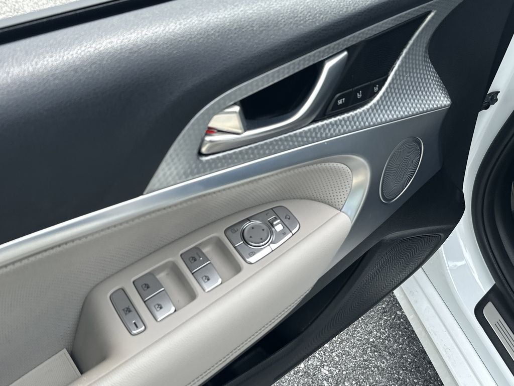 2023 Genesis G70 2.0T **SPORT PRESTIGE PACKAGE**