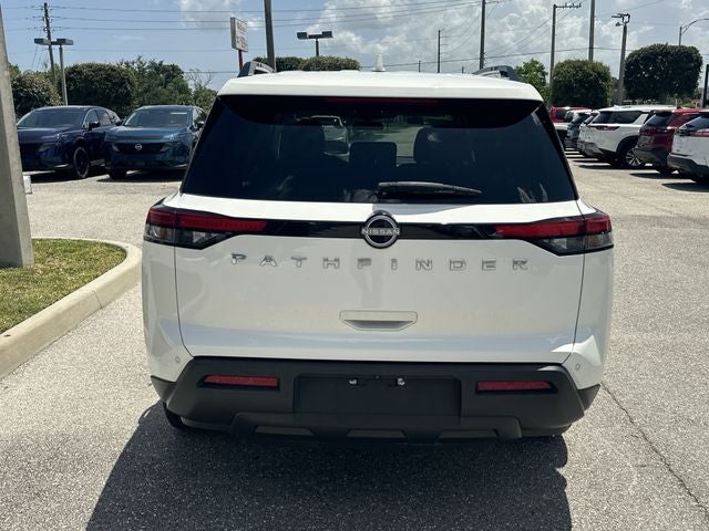 2025 Nissan Pathfinder SV