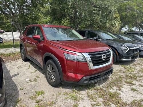 2025 Nissan Pathfinder SV