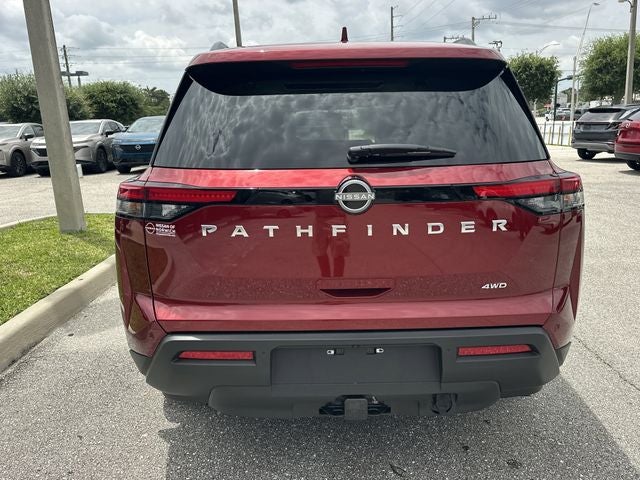2025 Nissan Pathfinder SV