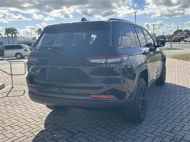 2026 Jeep Grand Cherokee Laredo