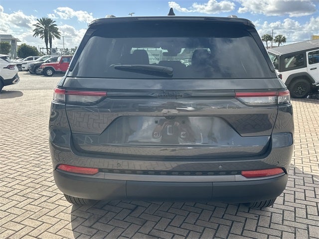 2026 Jeep Grand Cherokee Laredo