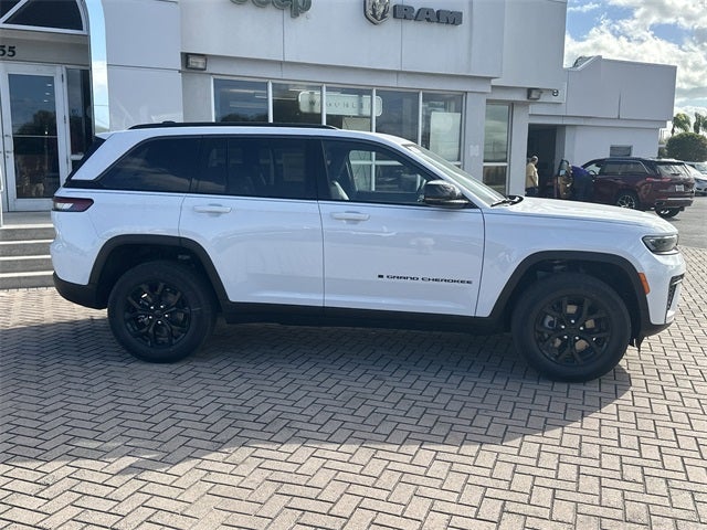 2026 Jeep Grand Cherokee Laredo
