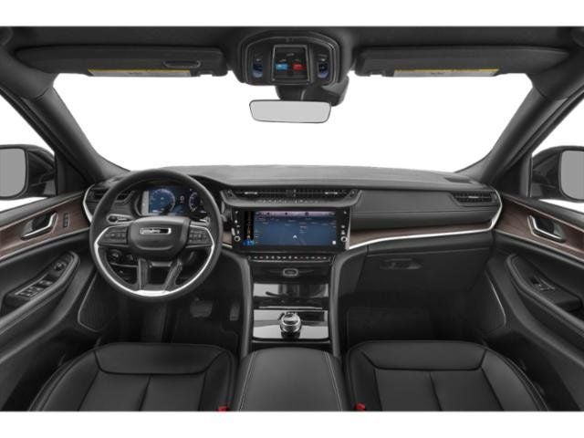 2027 Jeep Grand Cherokee Laredo Altitude