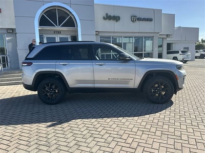 2026 Jeep Grand Cherokee Laredo