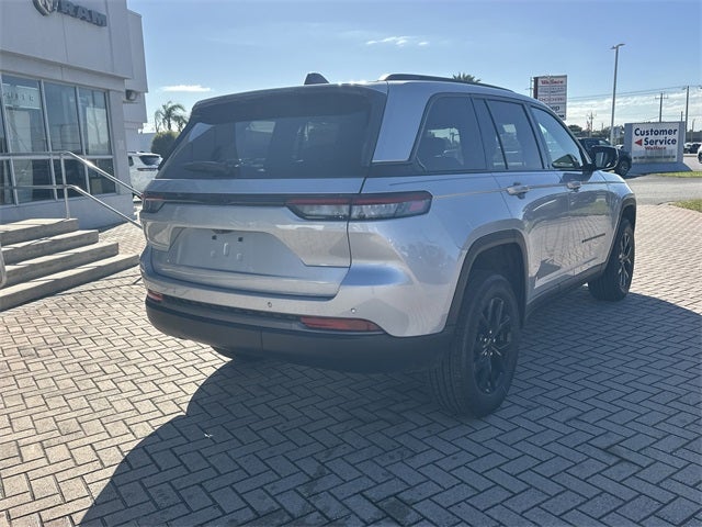 2026 Jeep Grand Cherokee Laredo