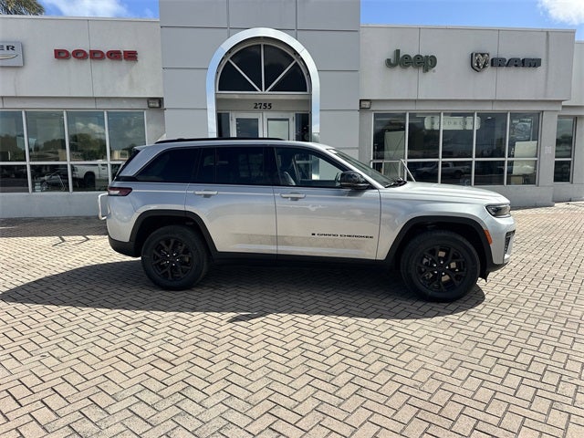 2026 Jeep Grand Cherokee Laredo