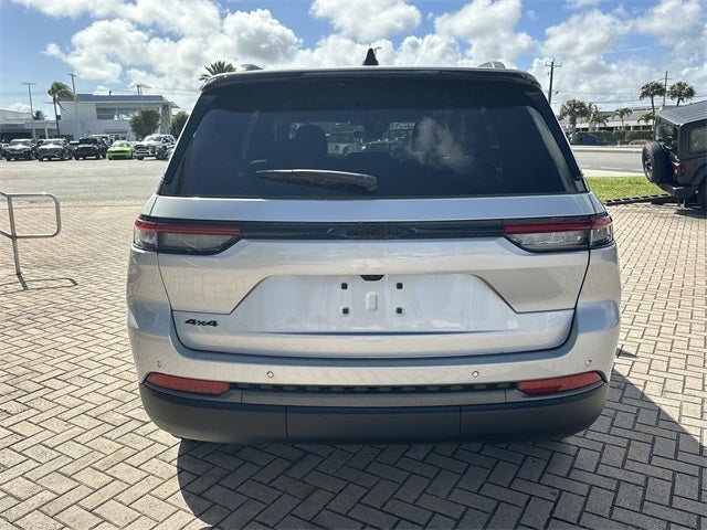 2026 Jeep Grand Cherokee Laredo