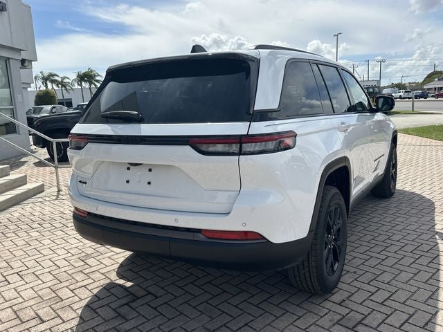 2026 Jeep Grand Cherokee Laredo