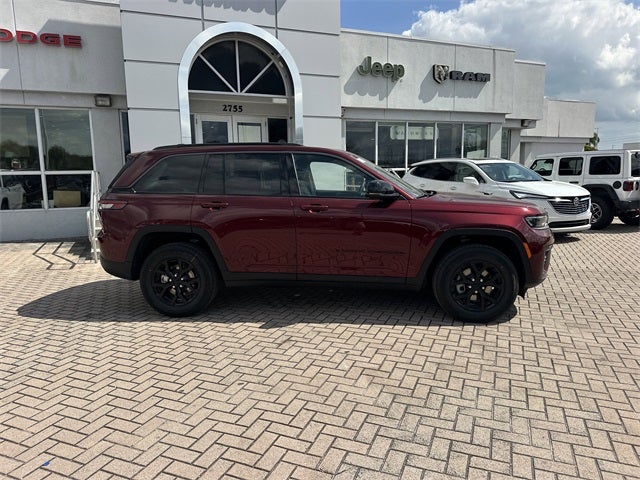 2026 Jeep Grand Cherokee Laredo