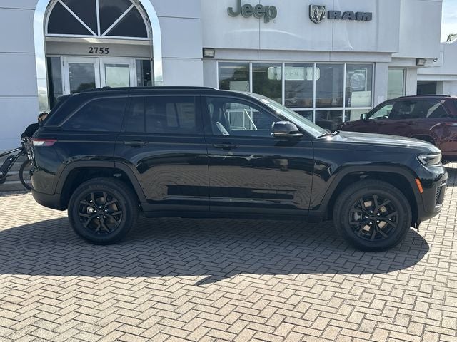 2026 Jeep Grand Cherokee Laredo