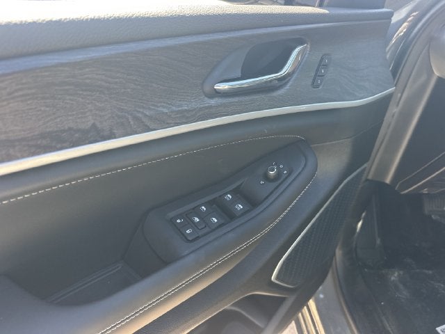 2027 Jeep Grand Cherokee Limited Reserve