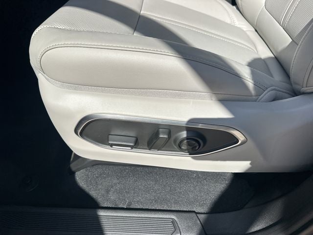 2026 Jeep Grand Wagoneer Base
