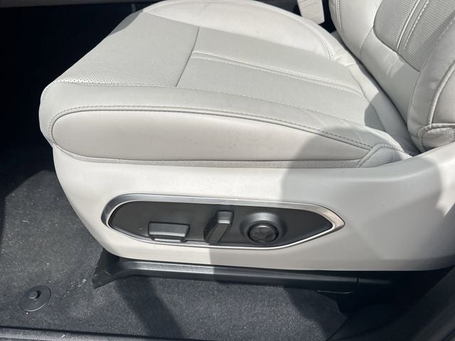 2026 Jeep Grand Wagoneer Base