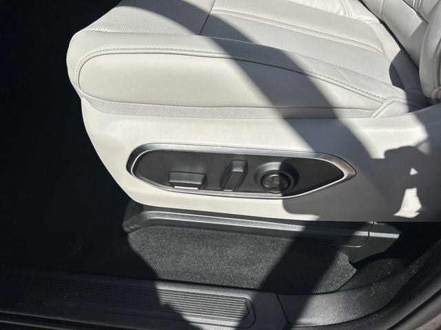 2026 Jeep Grand Wagoneer Base