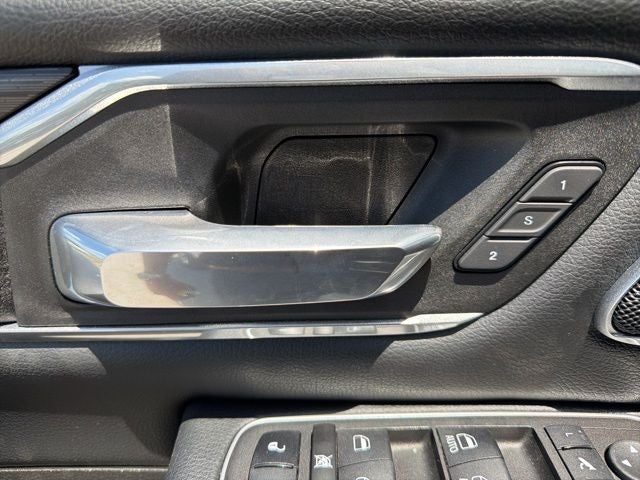 2023 RAM 1500 Laramie w/ Air Suspension