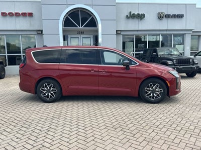 2027 Chrysler Pacifica Limited