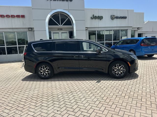 2027 Chrysler Pacifica Limited