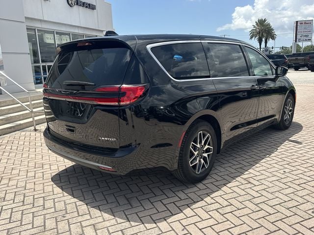 2027 Chrysler Pacifica Limited